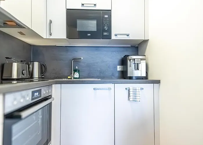 9-min To Center, Comfy 1br And 1lr With Balcony Daire *