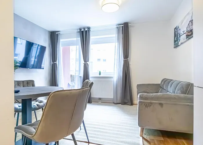 9-min To Center, Comfy 1br And 1lr With Balcony Daire *