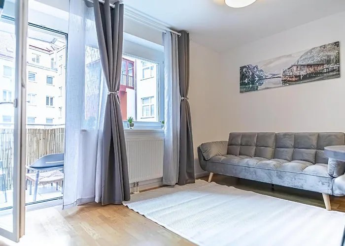 9-min To Center, Comfy 1br And 1lr With Balcony Daire *