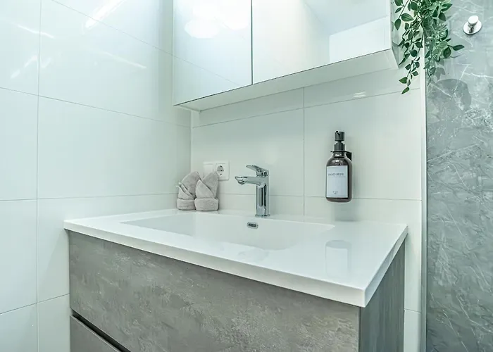 9-min To Center, Comfy 1br And 1lr With Balcony * Viyana