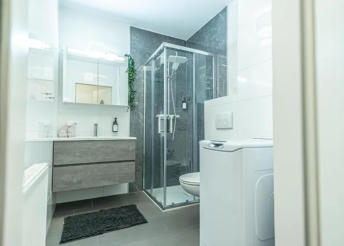 9-min To Center, Comfy 1br And 1lr With Balcony Daire *