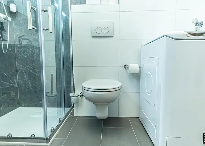 9-min To Center, Comfy 1br And 1lr With Balcony Daire